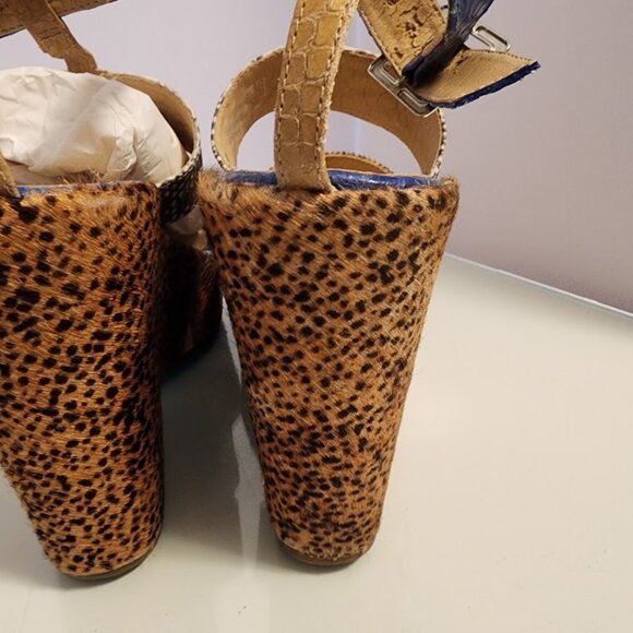 Lui Chung Animal Print Platform Sandals - Picture 8 of 9